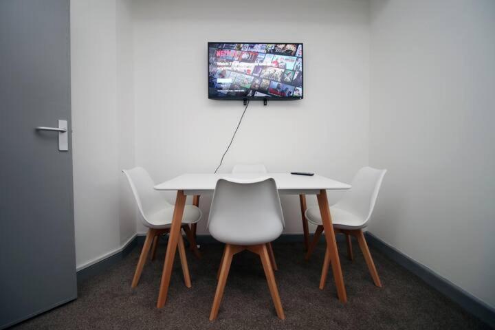 City Centre, Parking, Smart Tv'S In All Rooms Swansea Exteriér fotografie